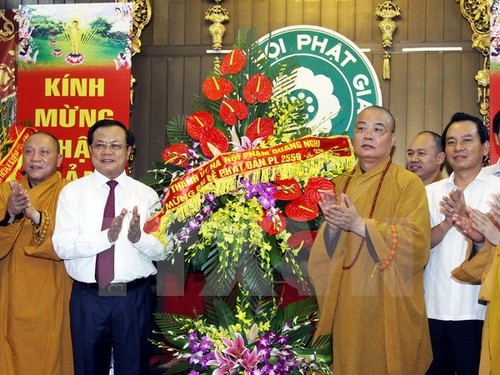 Бонзы и буддисты вносят активный вклад в развитие Ханоя - ảnh 1